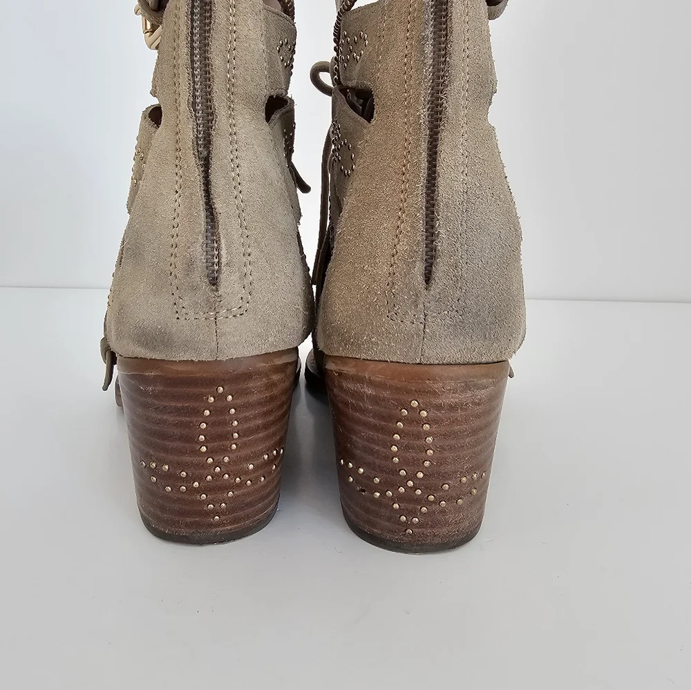 Coach Paisley Bootie Beige Suede Cutouts Studded Fleur De Lys Size 8